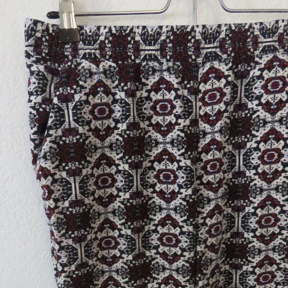 Relaxed Flowing Pants Patterned - Picture 3 of 5